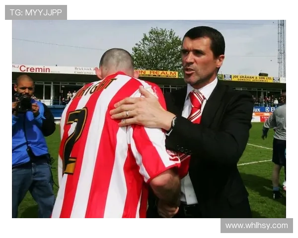 曼联名宿罗伊基恩婚礼现场曝光一家五口温馨合影引热议 曼联名宿罗伊基恩婚礼现场曝光一家五口温馨合影引热议